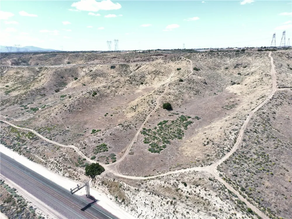 21 Summit Valley Road Hesperia, CA 92345