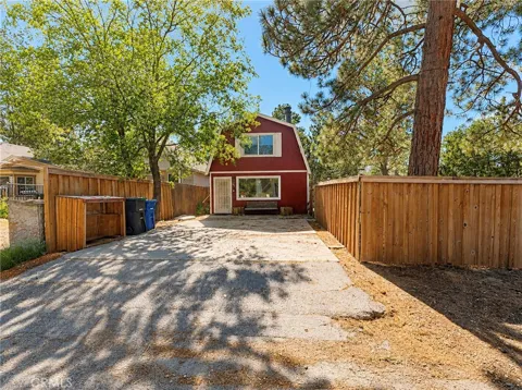 548 Riverside