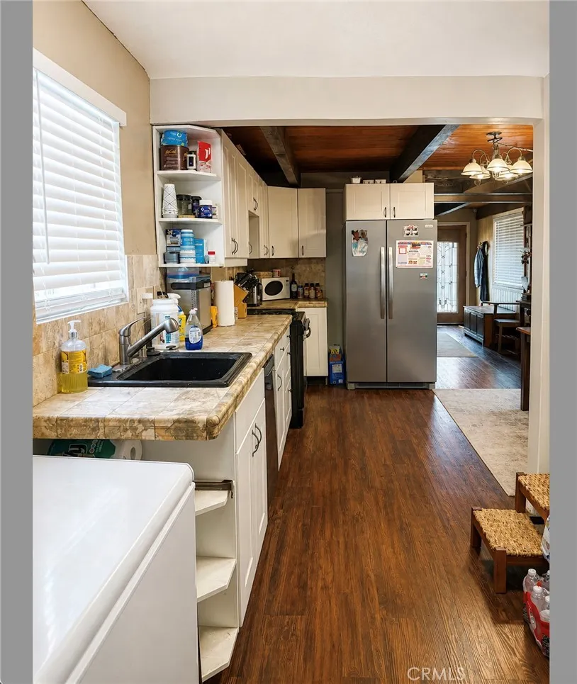 548 Riverside Sugarloaf, CA 92386