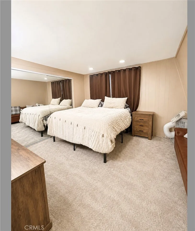 548 Riverside Sugarloaf, CA 92386