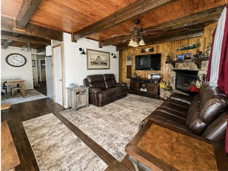 548 Riverside Sugarloaf, CA 92386