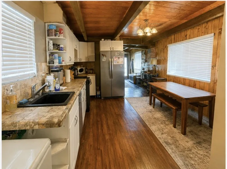 548 Riverside Sugarloaf, CA 92386