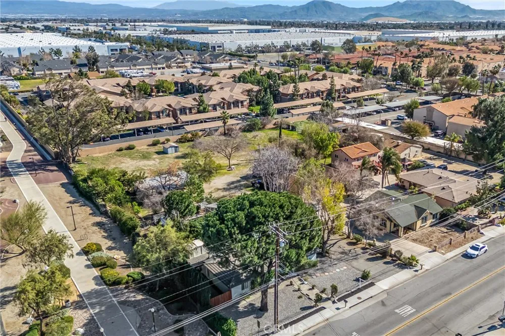 193 Maple Avenue Fontana, CA 92335