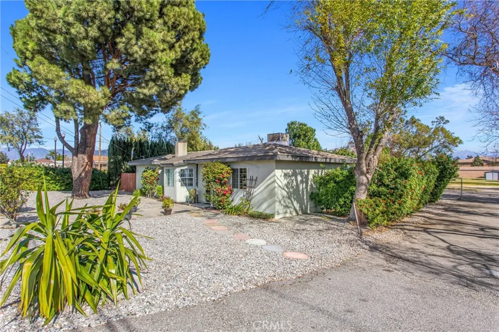193 Maple Avenue Fontana, CA 92335