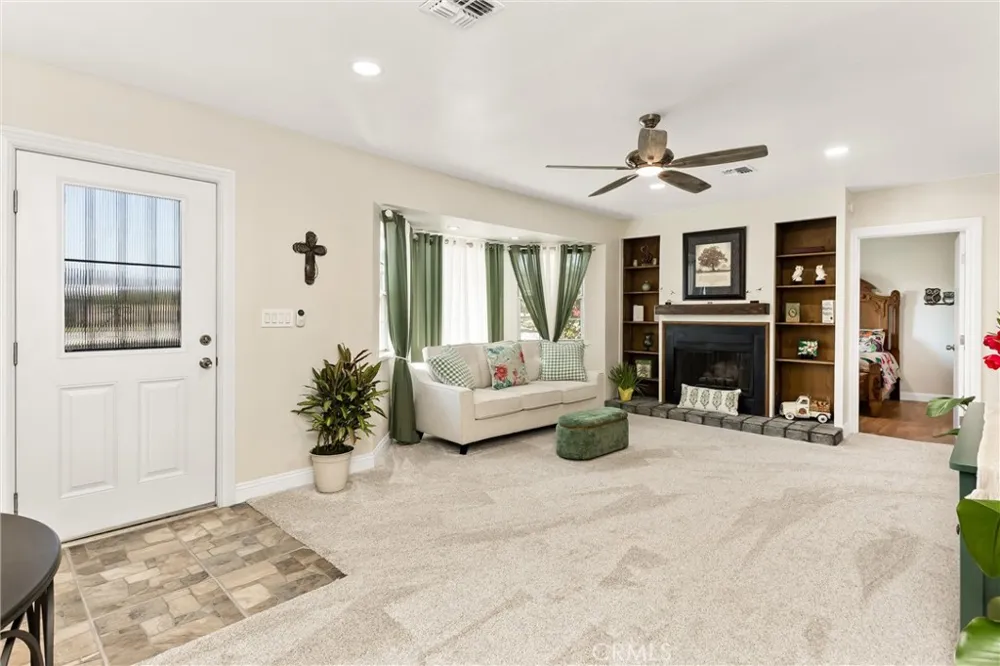 193 Maple Avenue Fontana, CA 92335