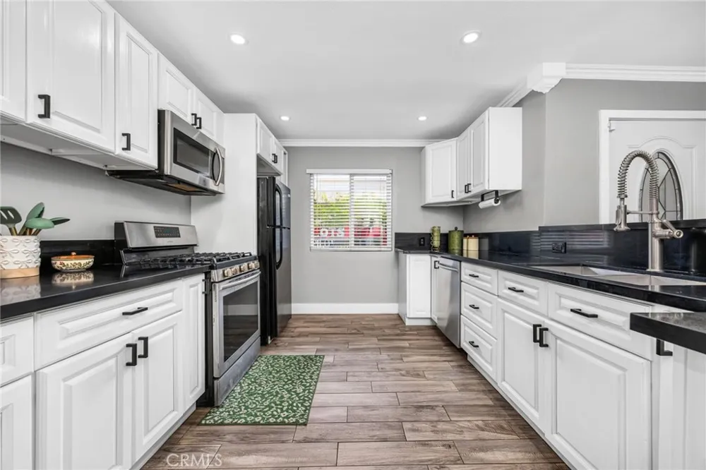 1502 Lakme Avenue Wilmington, CA 90744