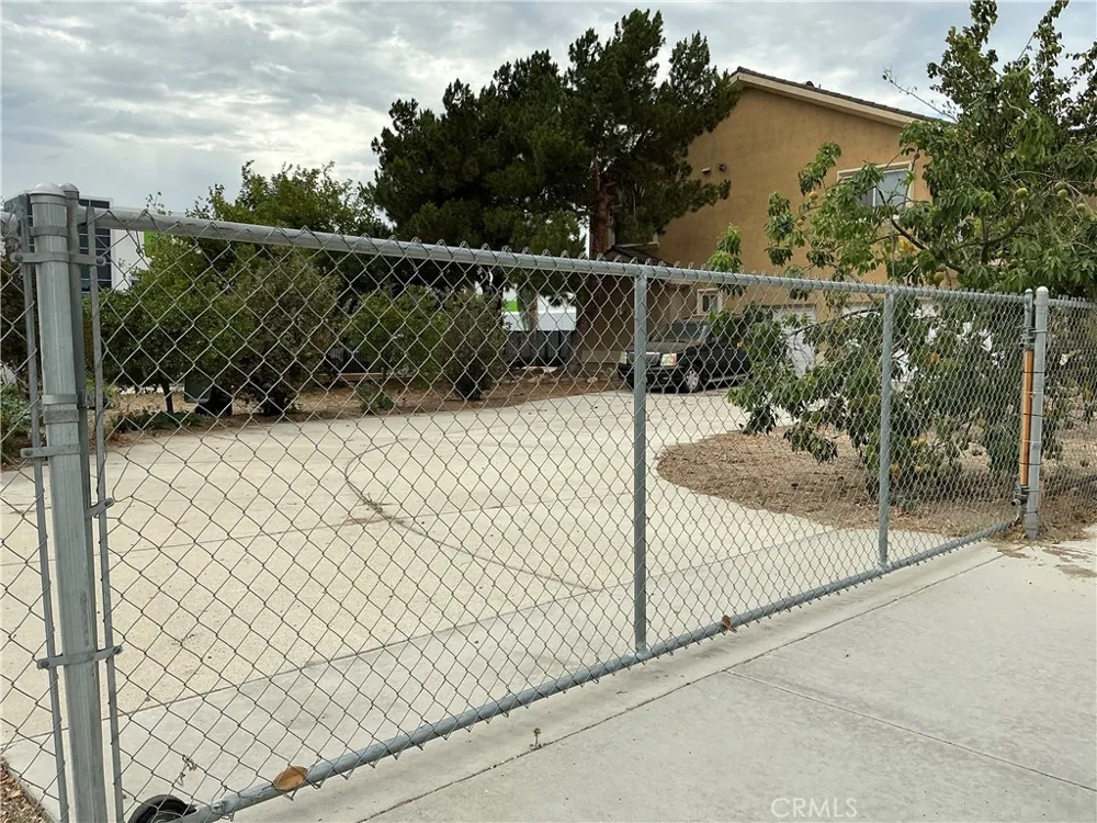 11250 Cypress Fontana, CA 92337