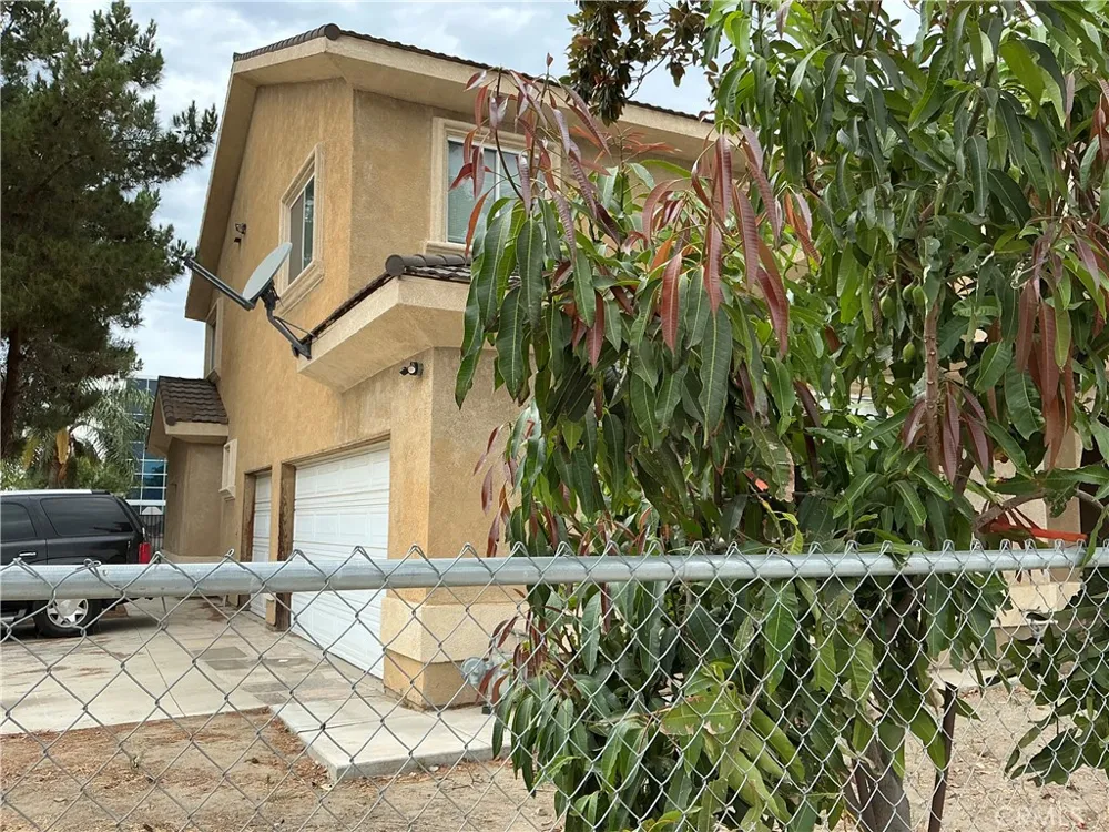 11250 Cypress Fontana, CA 92337