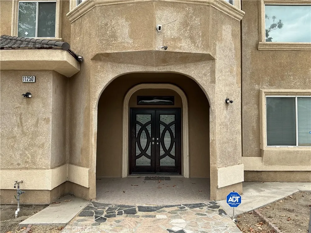 11250 Cypress Fontana, CA 92337