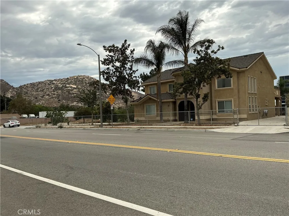 11250 Cypress Fontana, CA 92337