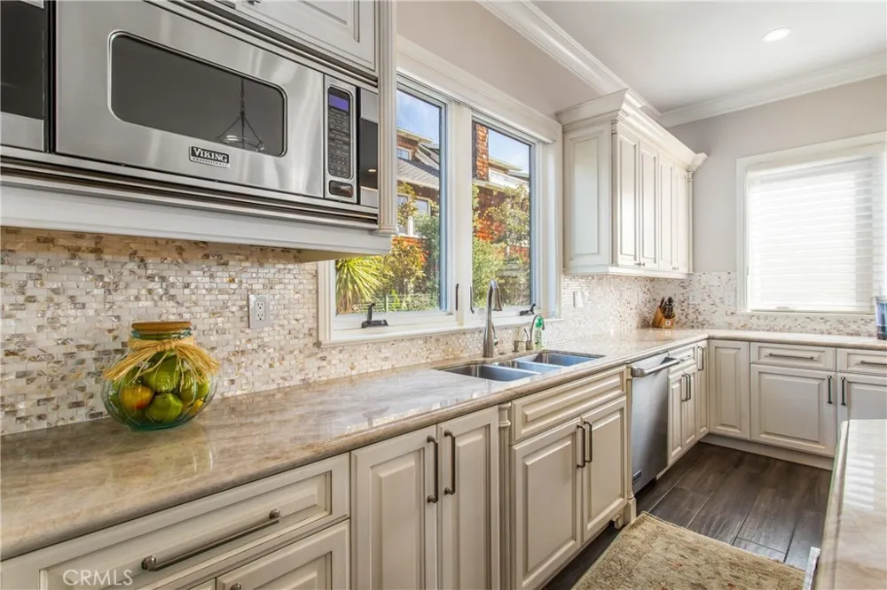 352 Hazel Drive Corona del Mar, CA 92625