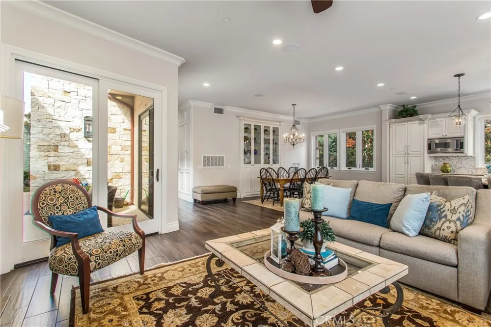 352 Hazel Drive Corona del Mar, CA 92625