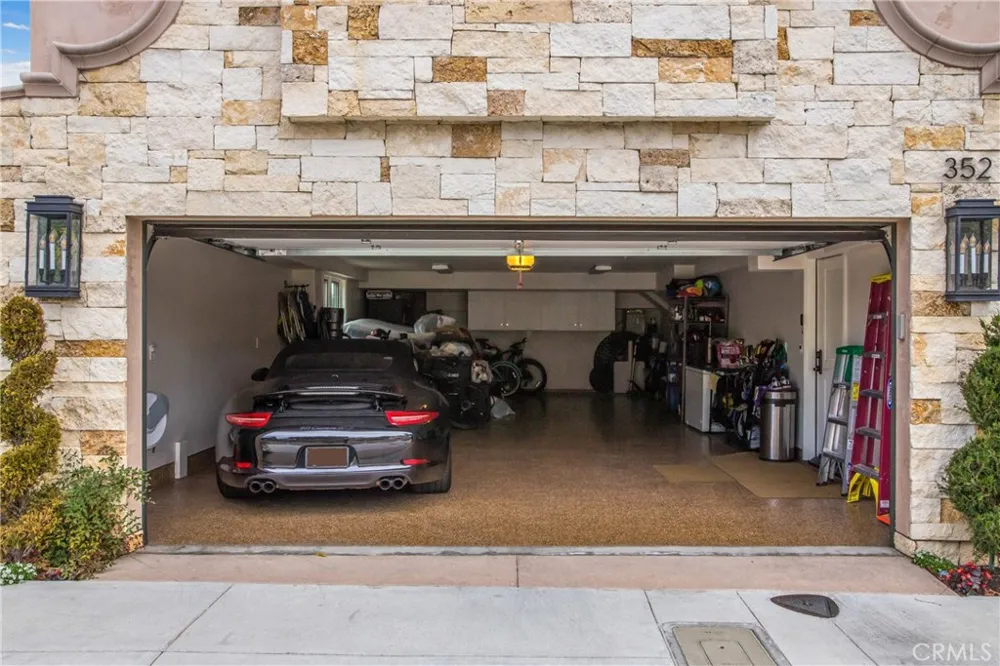 352 Hazel Drive Corona del Mar, CA 92625