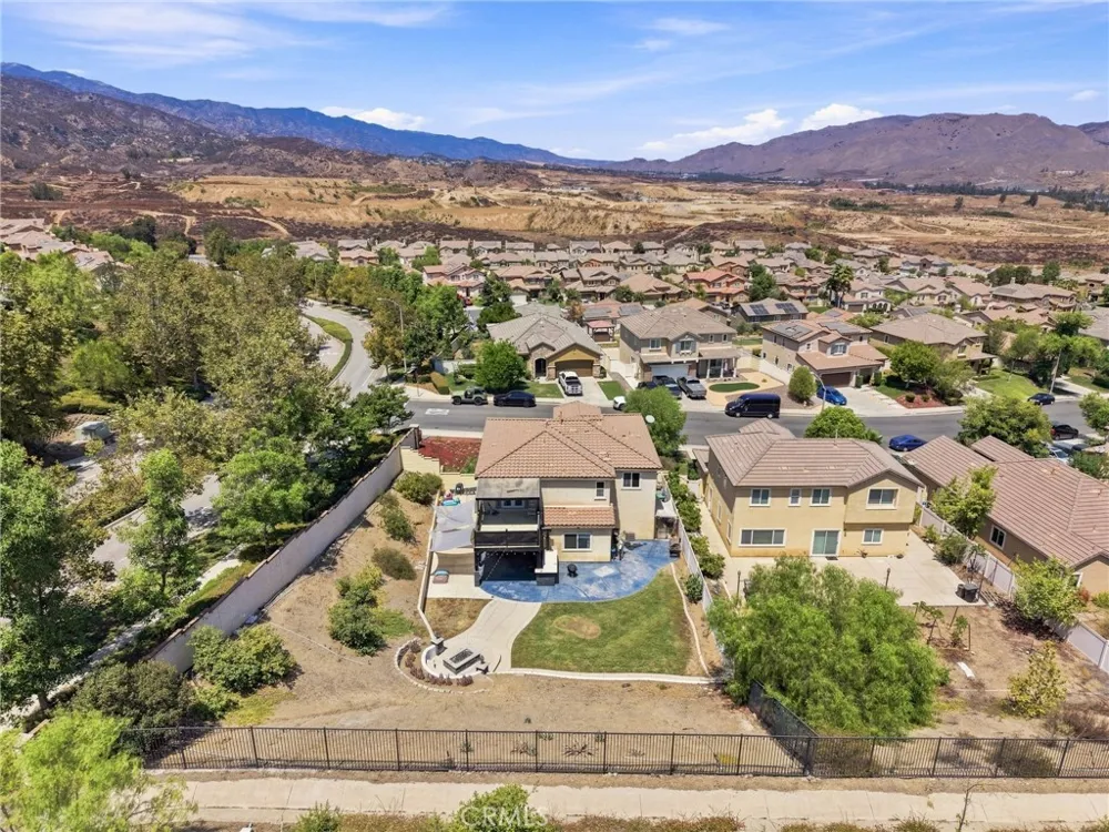 4101 Larkspur Lake Elsinore, CA 92530