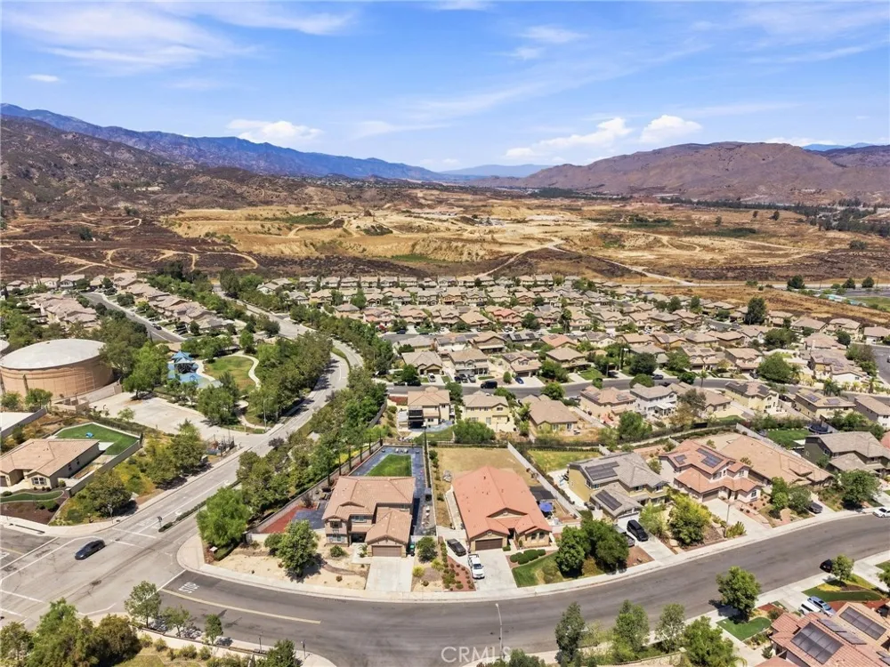 4101 Larkspur Lake Elsinore, CA 92530