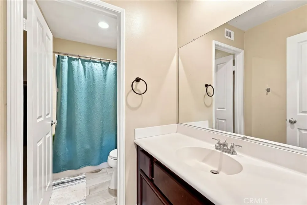 4101 Larkspur Lake Elsinore, CA 92530