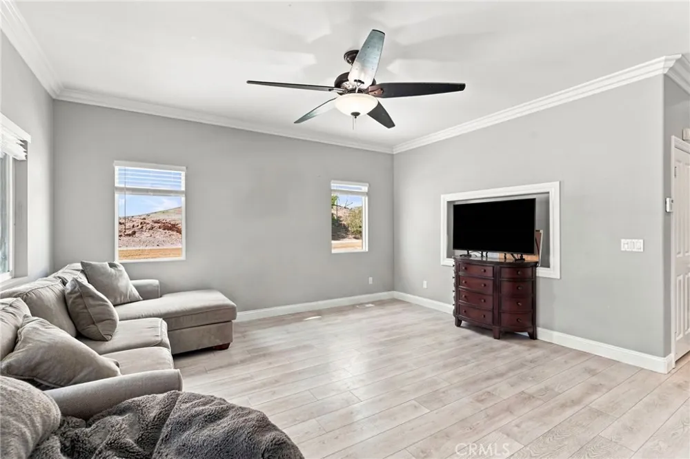 4101 Larkspur Lake Elsinore, CA 92530