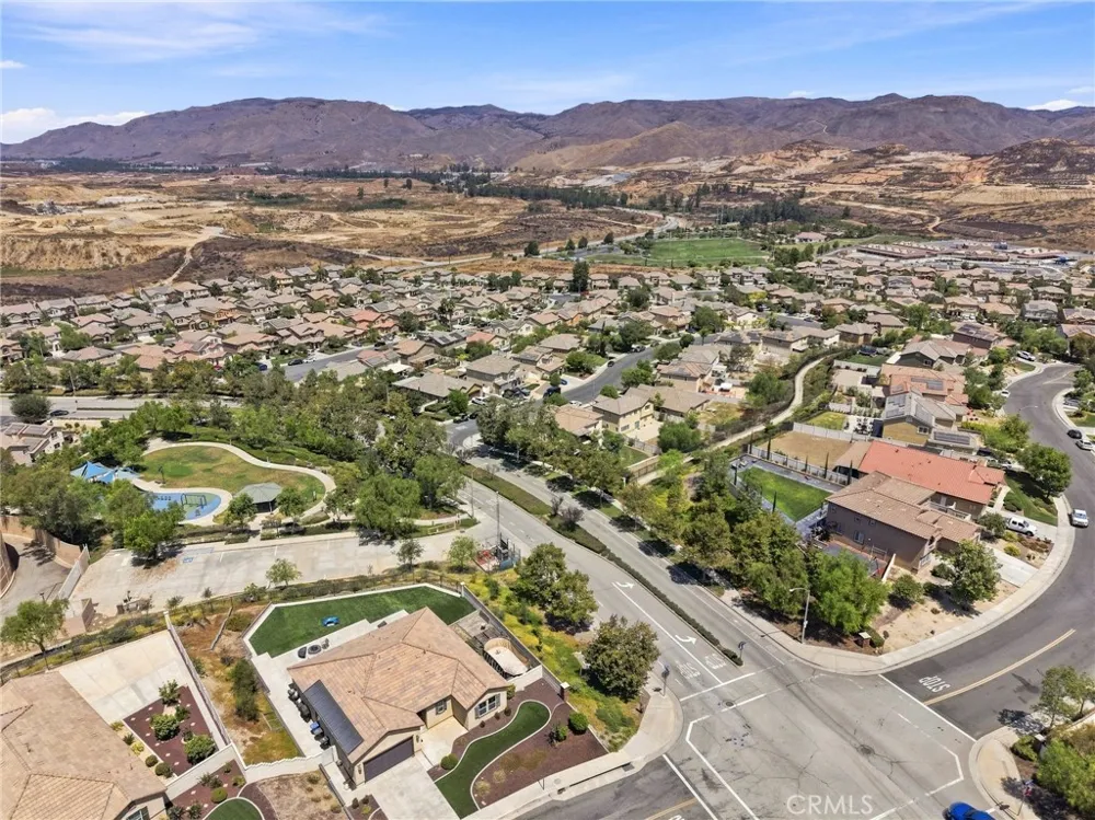 4101 Larkspur Lake Elsinore, CA 92530