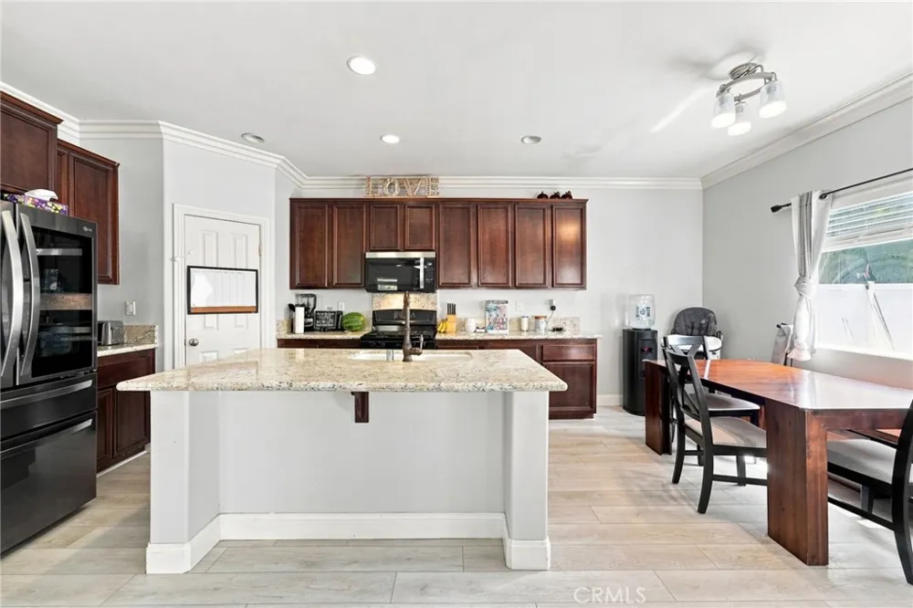 4101 Larkspur Lake Elsinore, CA 92530