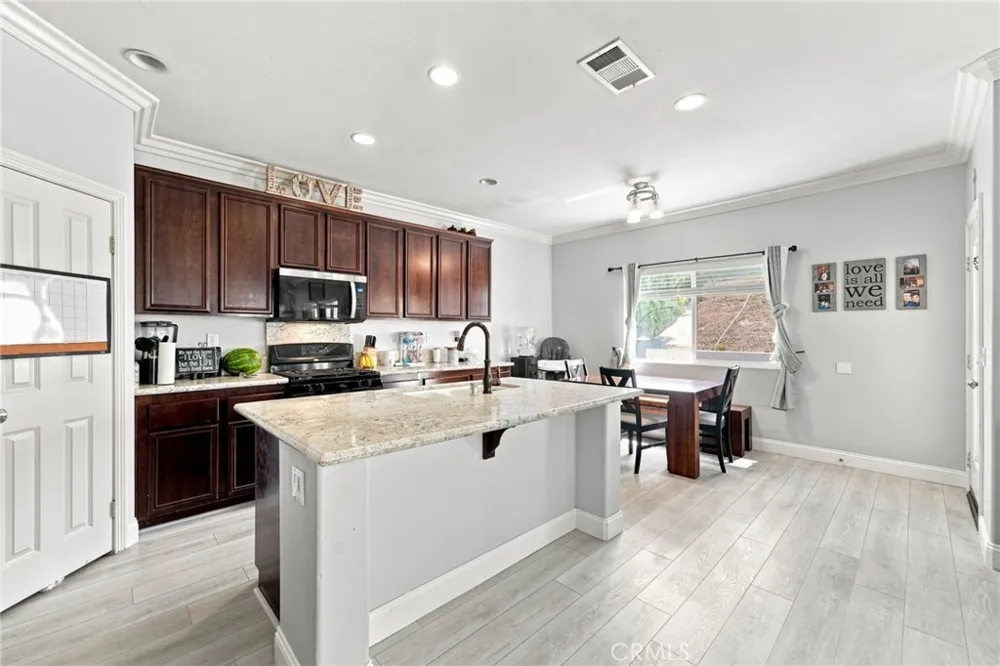 4101 Larkspur Lake Elsinore, CA 92530