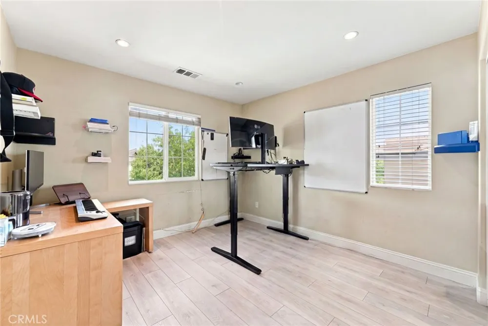 4101 Larkspur Lake Elsinore, CA 92530