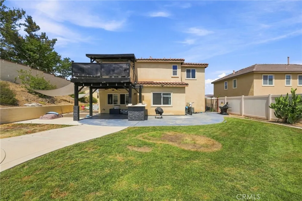 4101 Larkspur Lake Elsinore, CA 92530