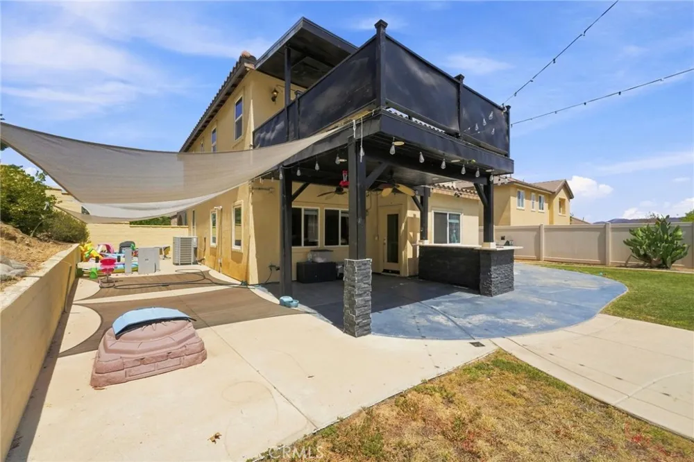 4101 Larkspur Lake Elsinore, CA 92530