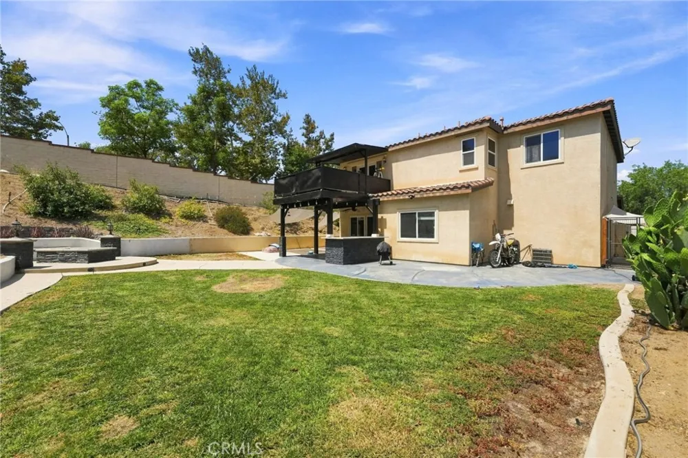 4101 Larkspur Lake Elsinore, CA 92530