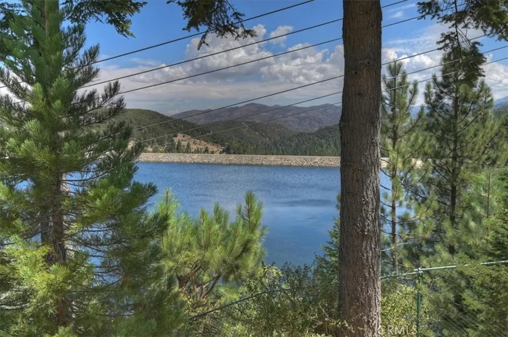 483 Emerald Lake Arrowhead, CA 92352