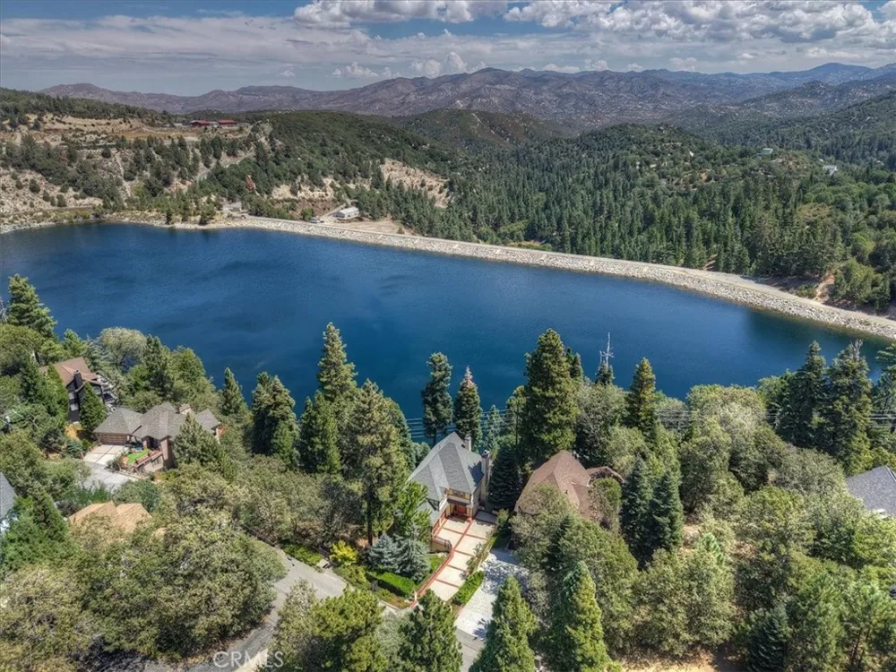 483 Emerald Lake Arrowhead, CA 92352