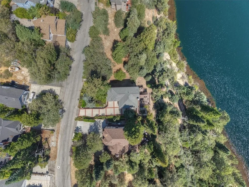 483 Emerald Lake Arrowhead, CA 92352