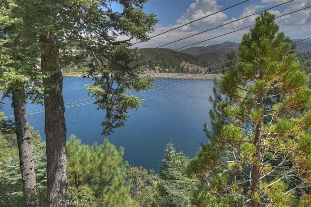 483 Emerald Lake Arrowhead, CA 92352