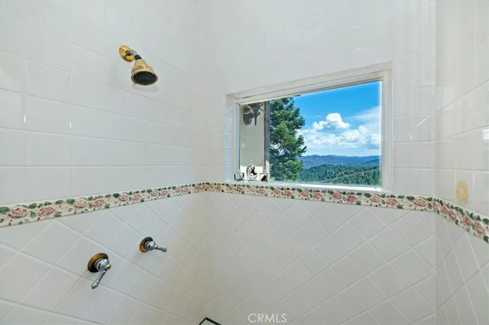 483 Emerald Lake Arrowhead, CA 92352