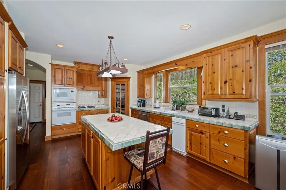 483 Emerald Lake Arrowhead, CA 92352