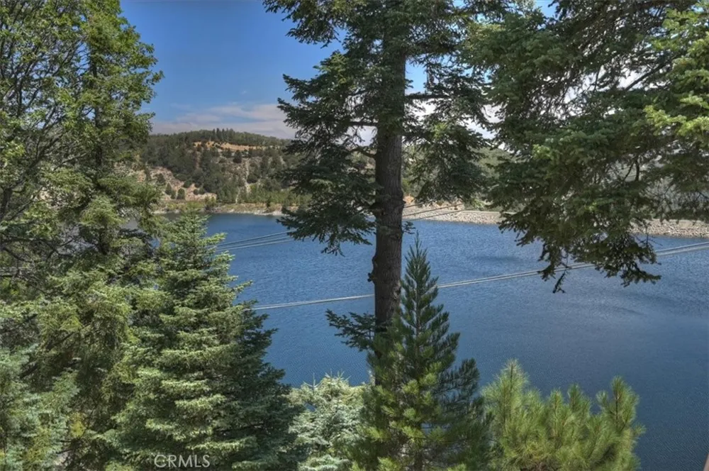 483 Emerald Lake Arrowhead, CA 92352