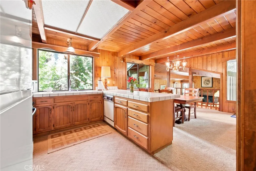 745 Kuffel Canyon Lake Arrowhead, CA 92352