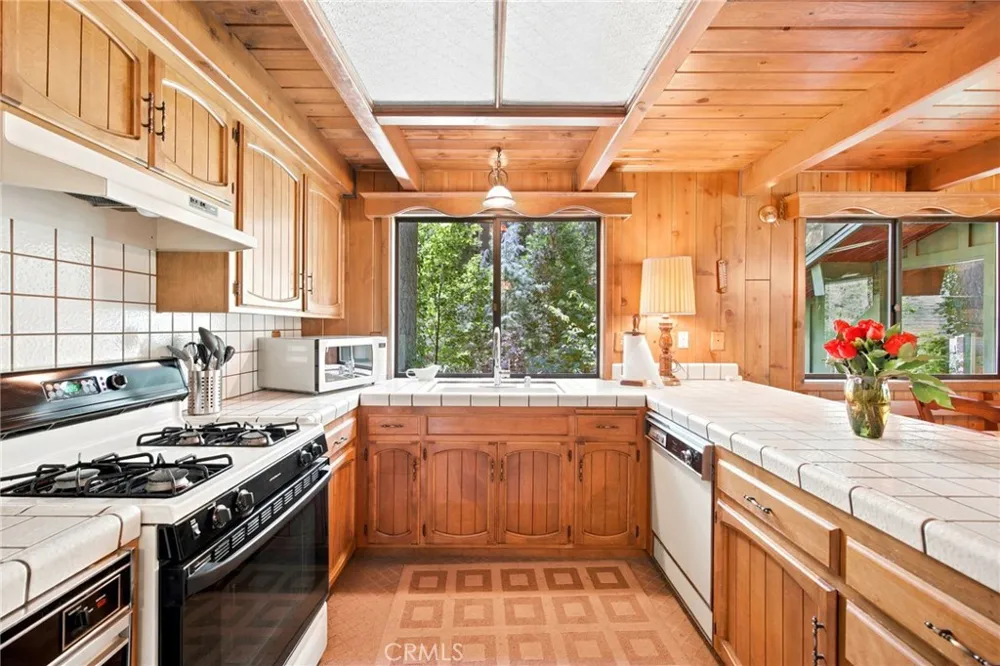 745 Kuffel Canyon Lake Arrowhead, CA 92352