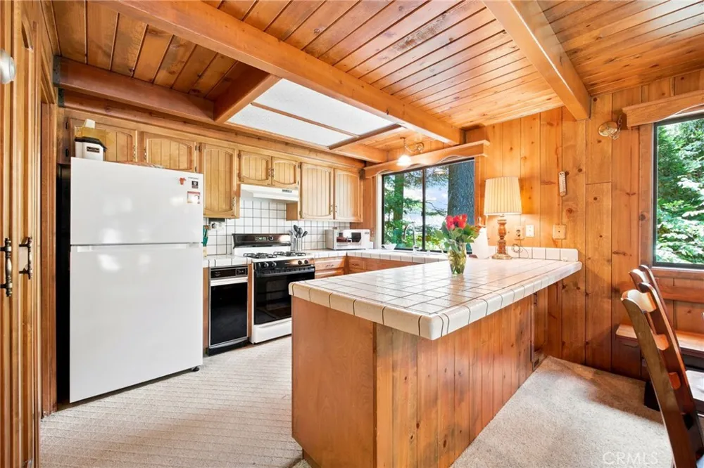 745 Kuffel Canyon Lake Arrowhead, CA 92352