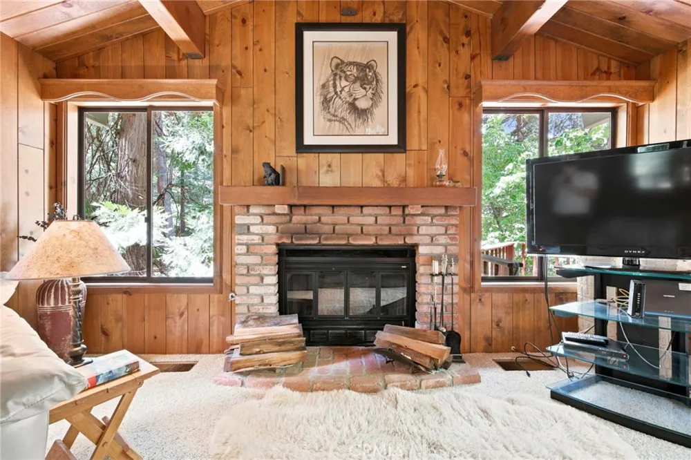 745 Kuffel Canyon Lake Arrowhead, CA 92352