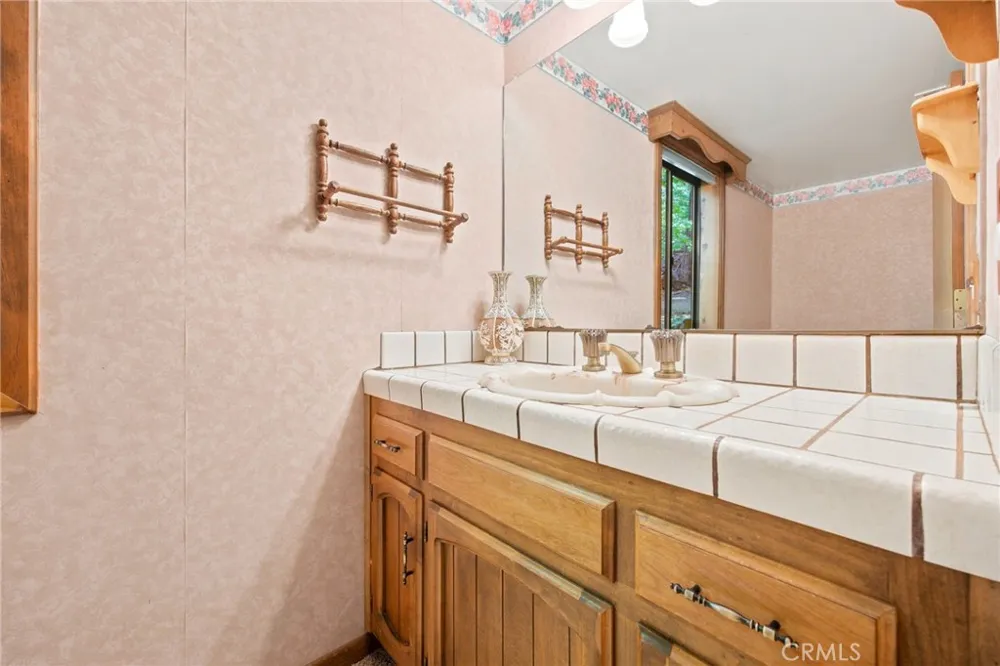 745 Kuffel Canyon Lake Arrowhead, CA 92352