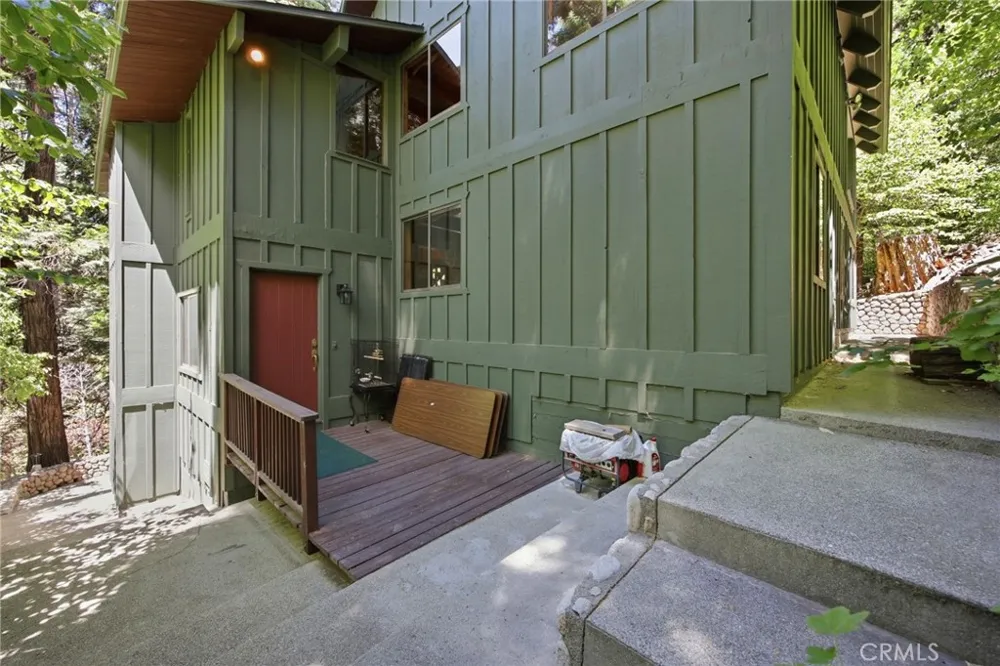 745 Kuffel Canyon Lake Arrowhead, CA 92352