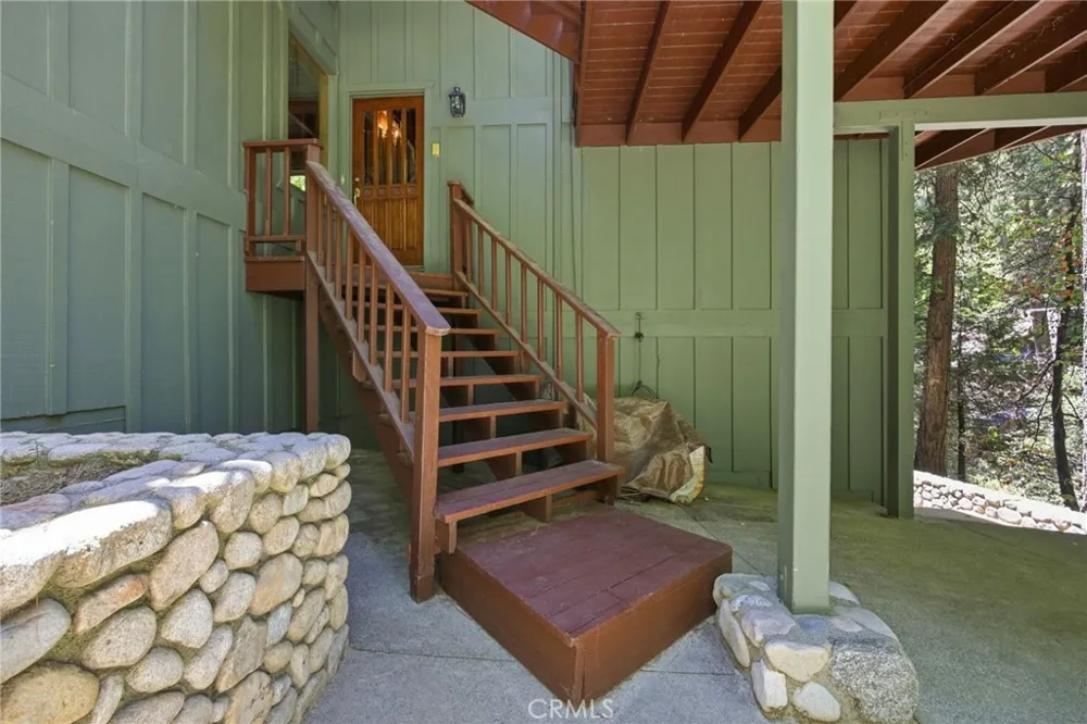 745 Kuffel Canyon Lake Arrowhead, CA 92352