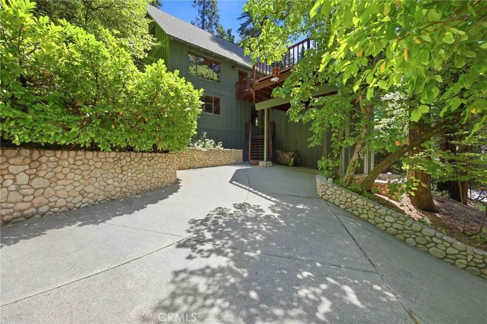 745 Kuffel Canyon Lake Arrowhead, CA 92352