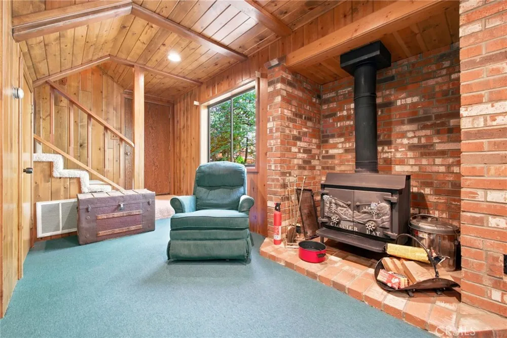 745 Kuffel Canyon Lake Arrowhead, CA 92352