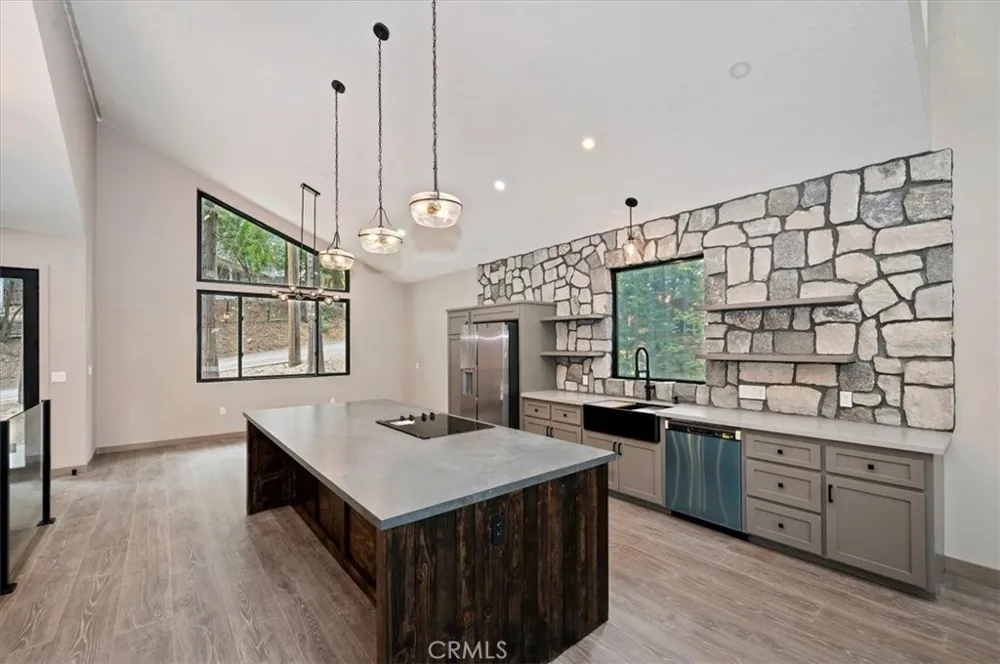 28986 Alder Terrace Lake Arrowhead, CA 92321