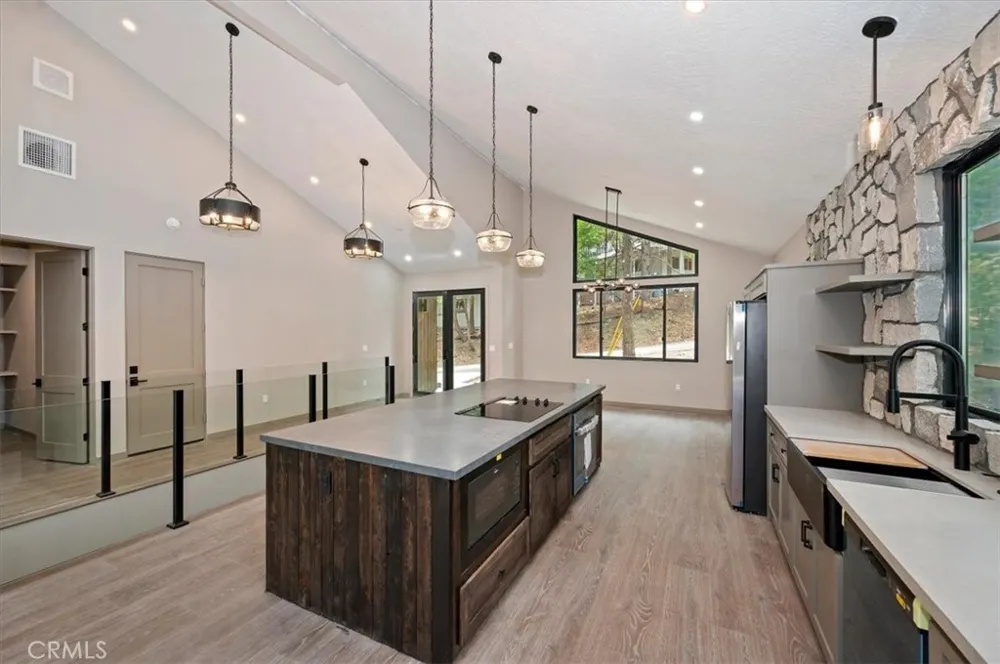 28986 Alder Terrace Lake Arrowhead, CA 92321