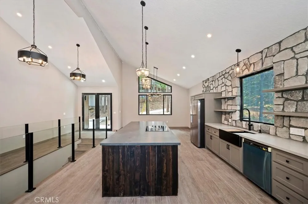 28986 Alder Terrace Lake Arrowhead, CA 92321