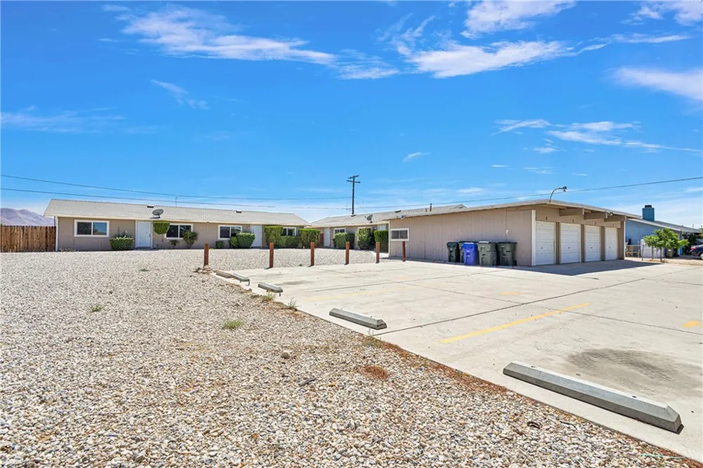 20933 Sioux Road #2 Apple Valley, CA 92308