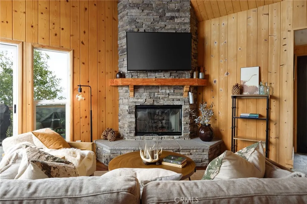 28975 Lassen Lake Arrowhead, CA 92352