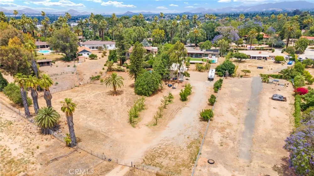 2886 Mcallister Riverside, CA 92503